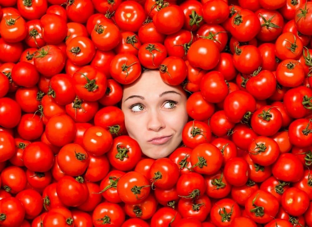 Tomato on Face: Benefits, DIY Face Pack Recipe & Side Effects
