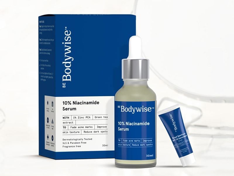 https://ik.bebodywise.com/mosaic-wellness/image/upload/f_auto,w_800,c_limit/v1638361379/staging/products/skin-clarifying/0_BLUE/Serum%2BSunscreen%20Sample/10NS_SunscreenSample.png